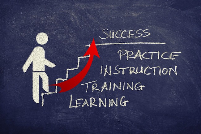 success-4168389_1920-red arrow-650x433